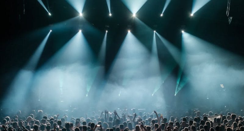 Is Shreya Ghoshal taking Rs 1.65 crore for a live show? Netizens react and say, ‘She is honestly undercha – The Times of India