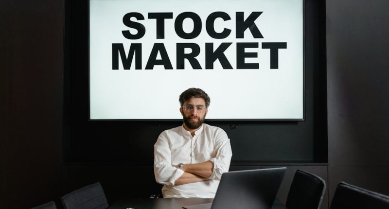 HDFC Bank chairman Atanu Chakraborty quit due to ‘power struggle’ with CEO Sashidhar Jagdishan: Report – The Economic Times